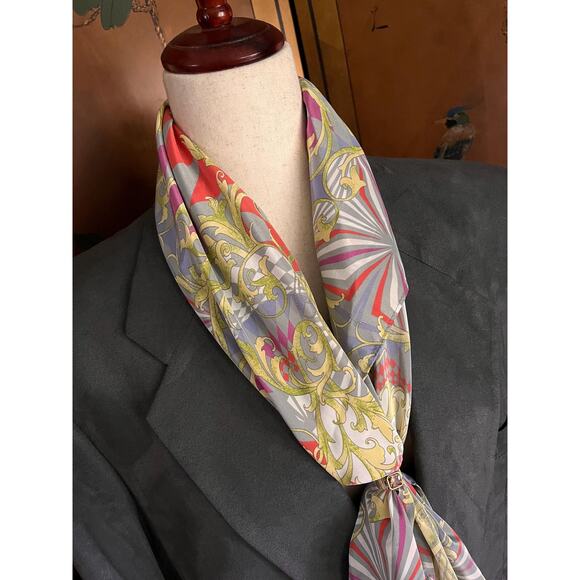 Vintage square scarf with geometric print - Picture 5 of 8